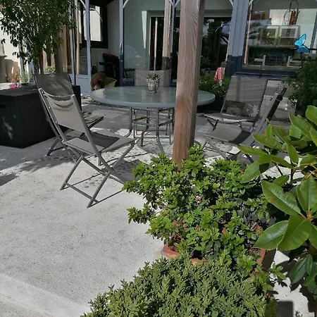 Homestay La Croix Landolle
