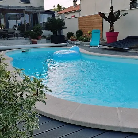 La Croix Landolle Homestay *